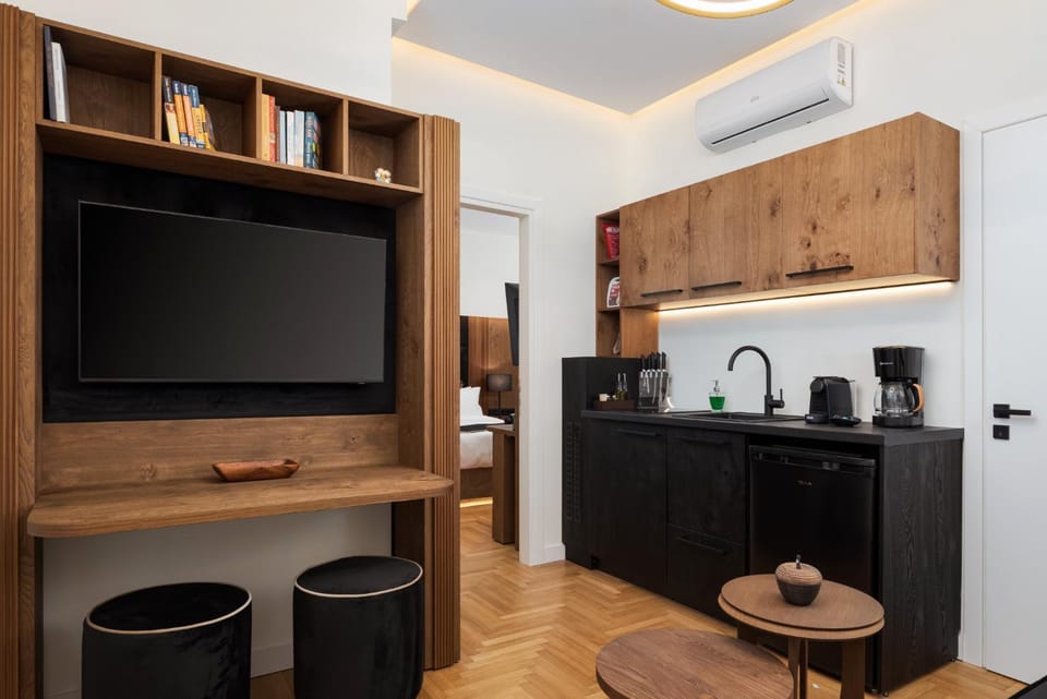 TV and multimedia, Kitchen or kitchenette, Living room