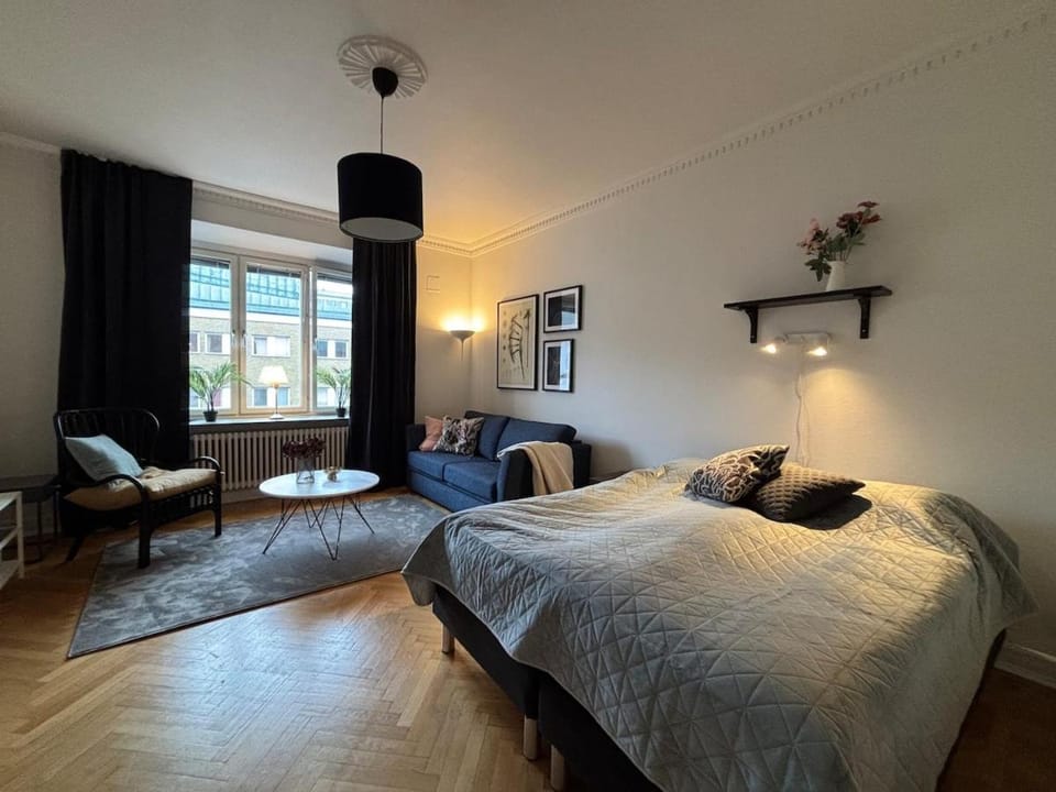 Living room, Bedroom