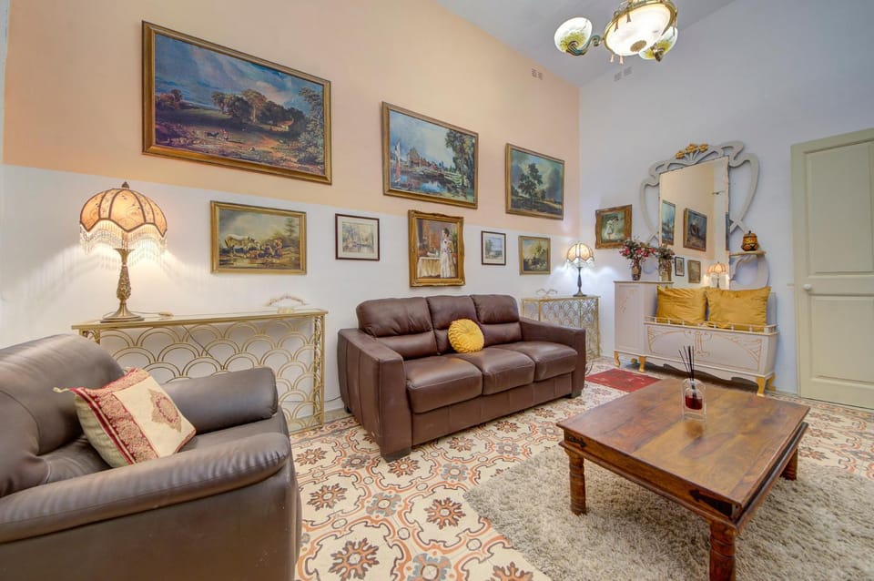 Living room, Seating area