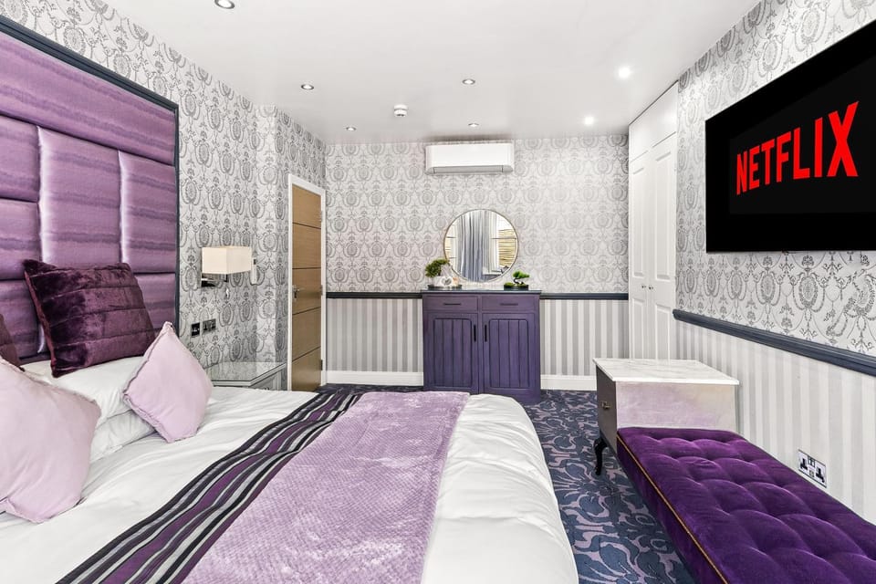 Luxury 5 Bedroom Apartment, Seconds from Oxford Street and Bond Street Station Apartment in City of Westminster