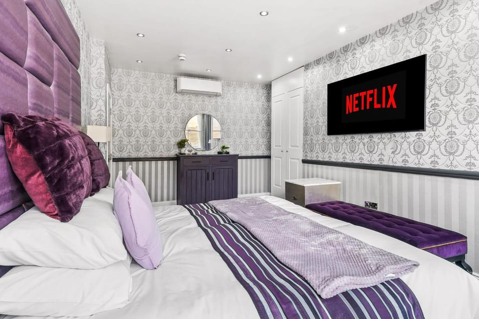 Luxury 5 Bedroom Apartment, Seconds from Oxford Street and Bond Street Station Apartment in City of Westminster