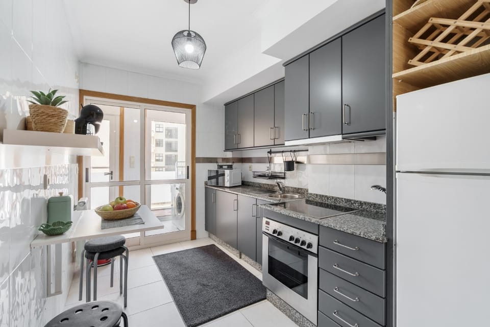 Kitchen or kitchenette, Dining area, dishwasher, oven, stove