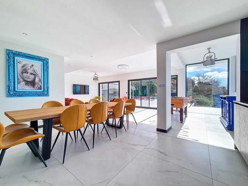Patio, TV and multimedia, Living room, Dining area