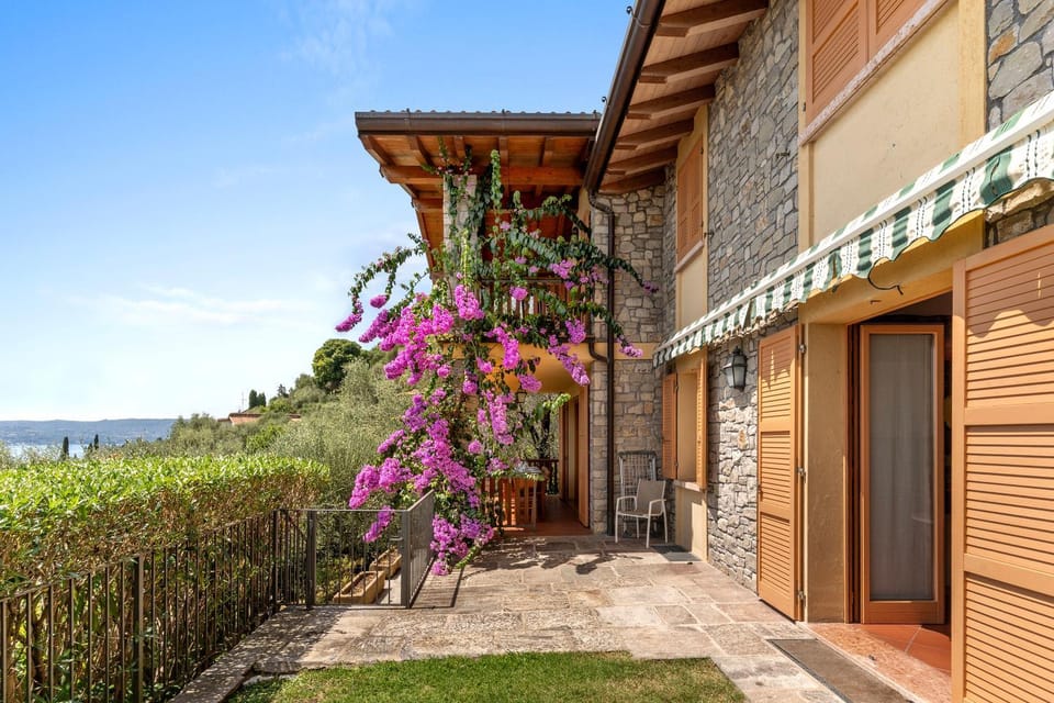 Villa Loredana - proprietà esclusiva con piscina privata e vista panoramica Villa in Gardone Riviera