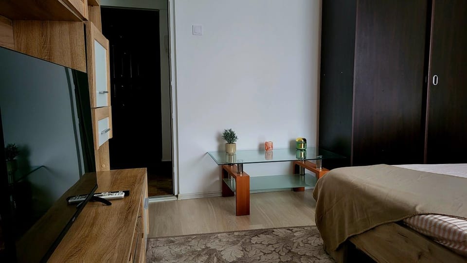 Bed, Day, TV and multimedia, Bedroom, internet, internet