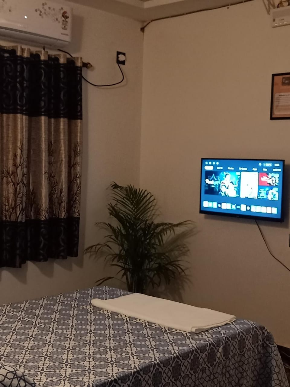 Bed, TV and multimedia, Photo of the whole room, Bedroom, air conditioner