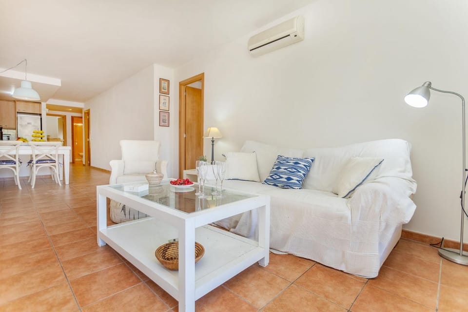 Living room, Dining area, air conditioner
