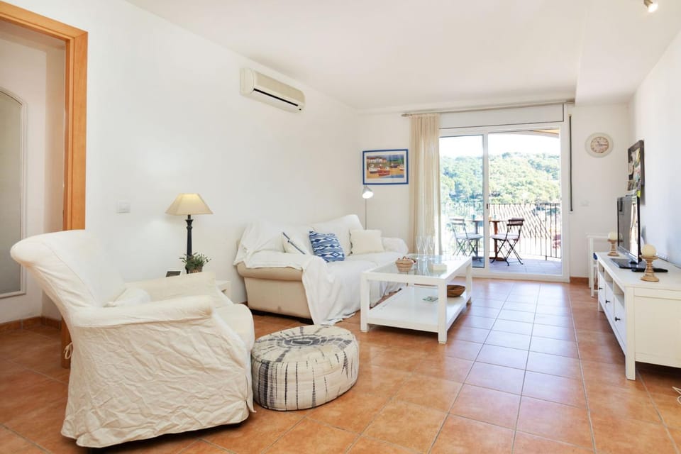 Living room, Seating area, air conditioner