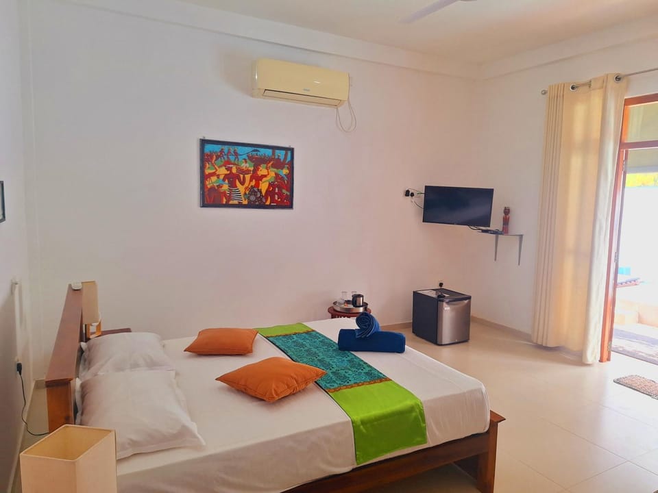 Bed, TV and multimedia, air conditioner