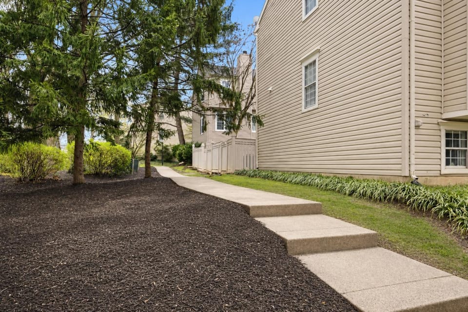 Property building, Day, Garden, Garden view