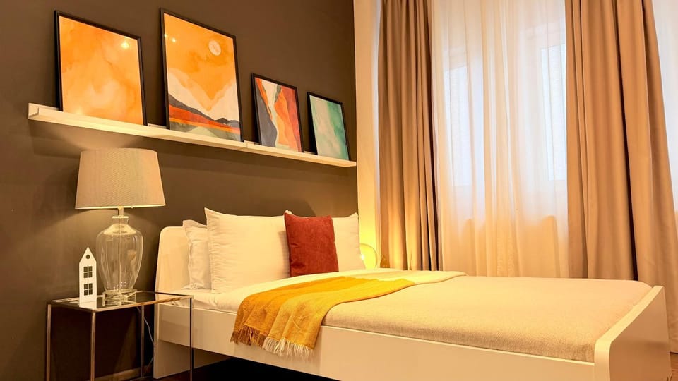 Bed, Photo of the whole room