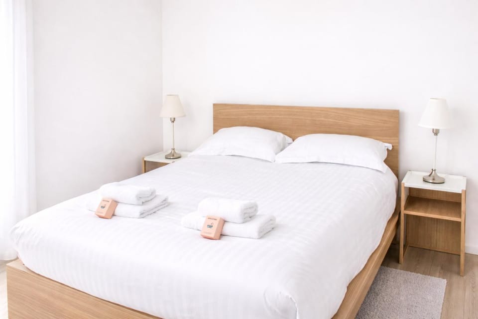 Bed, Photo of the whole room, Bedroom, towels