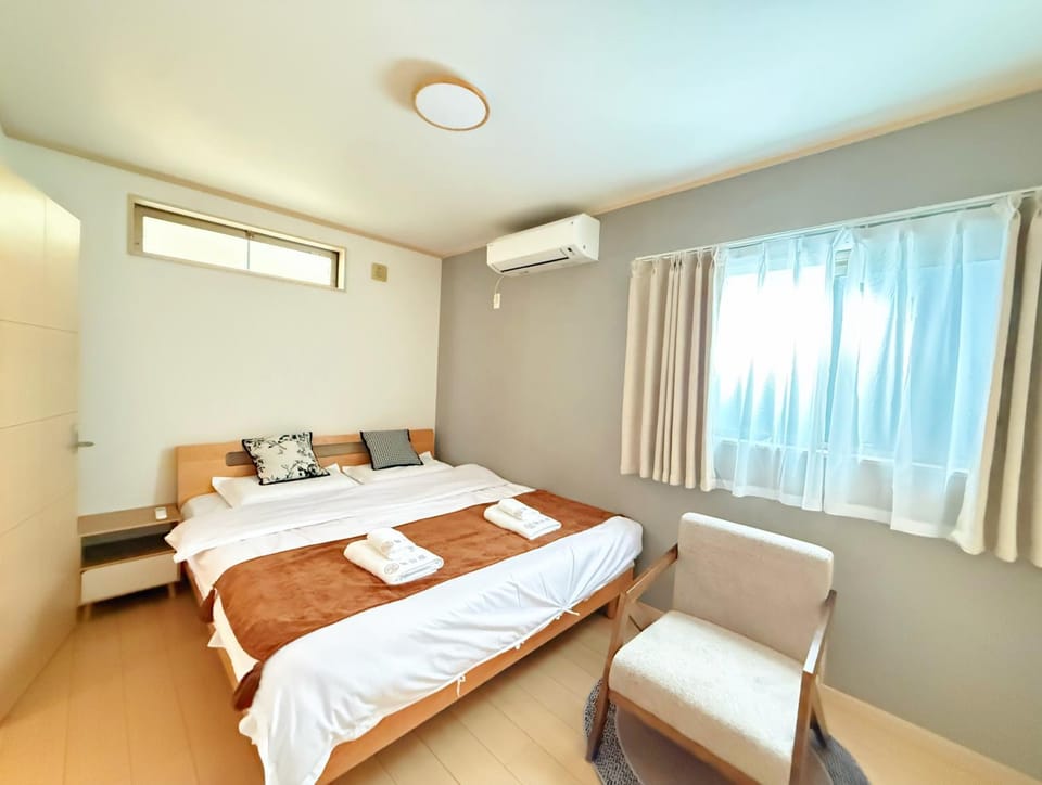 Bed, Photo of the whole room, Bedroom, towels, air conditioner