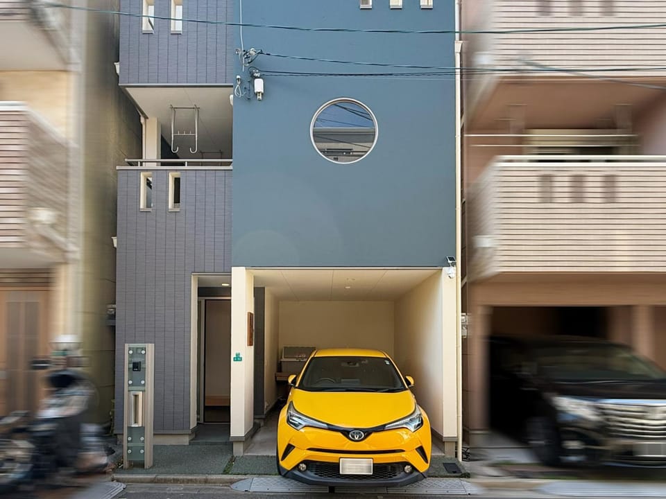 Property building, Neighbourhood, Street view, Location, Parking