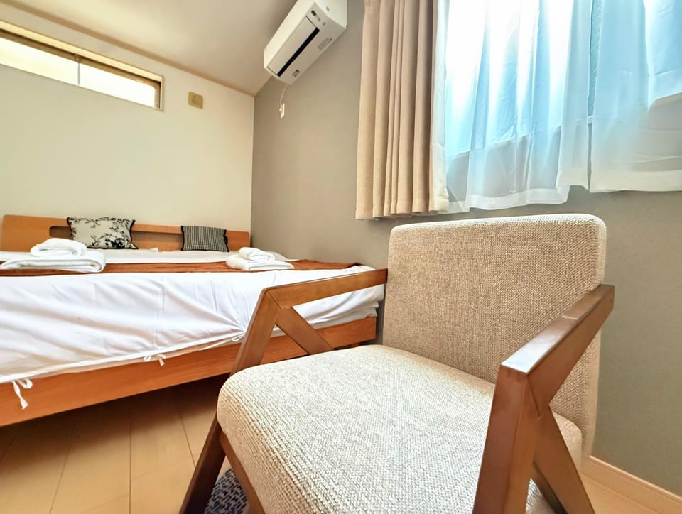 Bed, Photo of the whole room, Bedroom, air conditioner