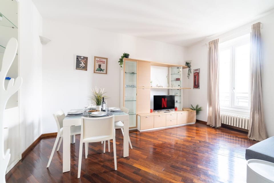 TV and multimedia, Living room, Dining area