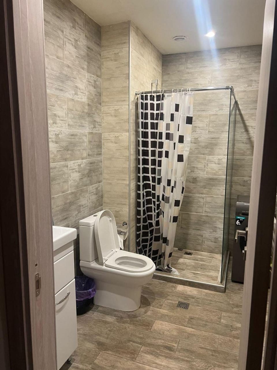 Shower, Toilet, towels, washing machine