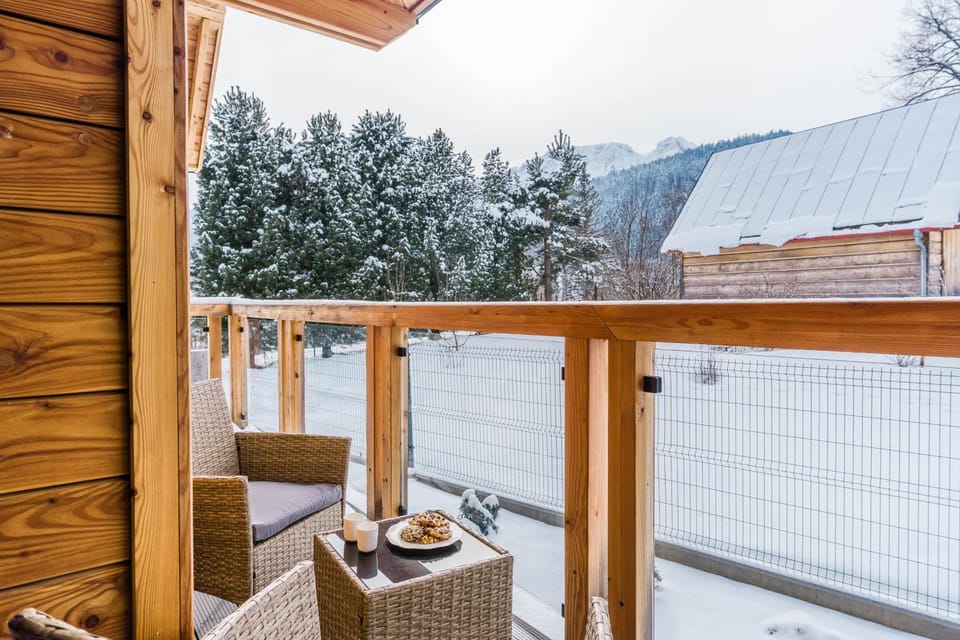 Balcony/Terrace, Mountain view