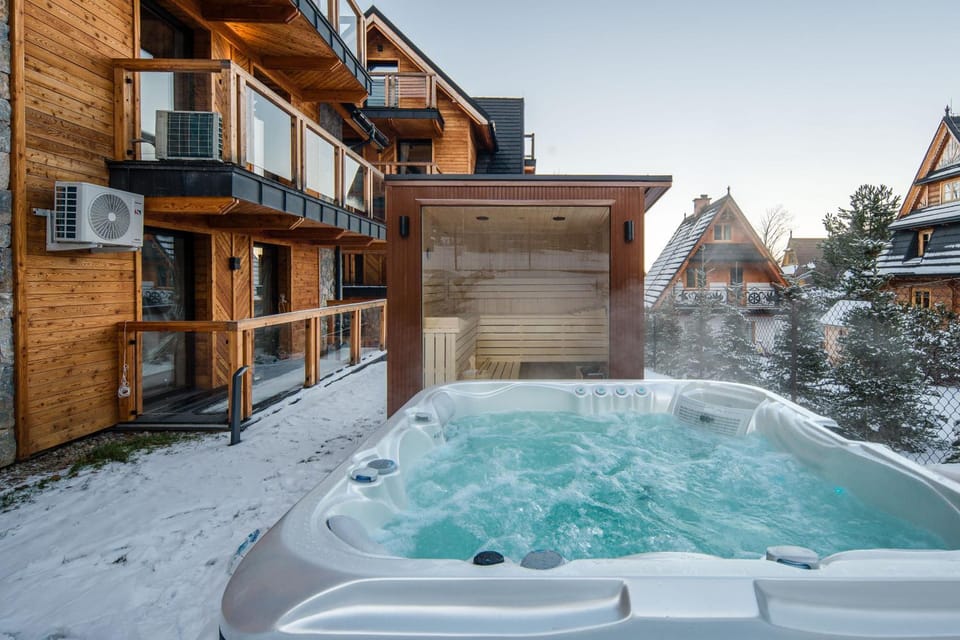 Hot Tub, Sauna