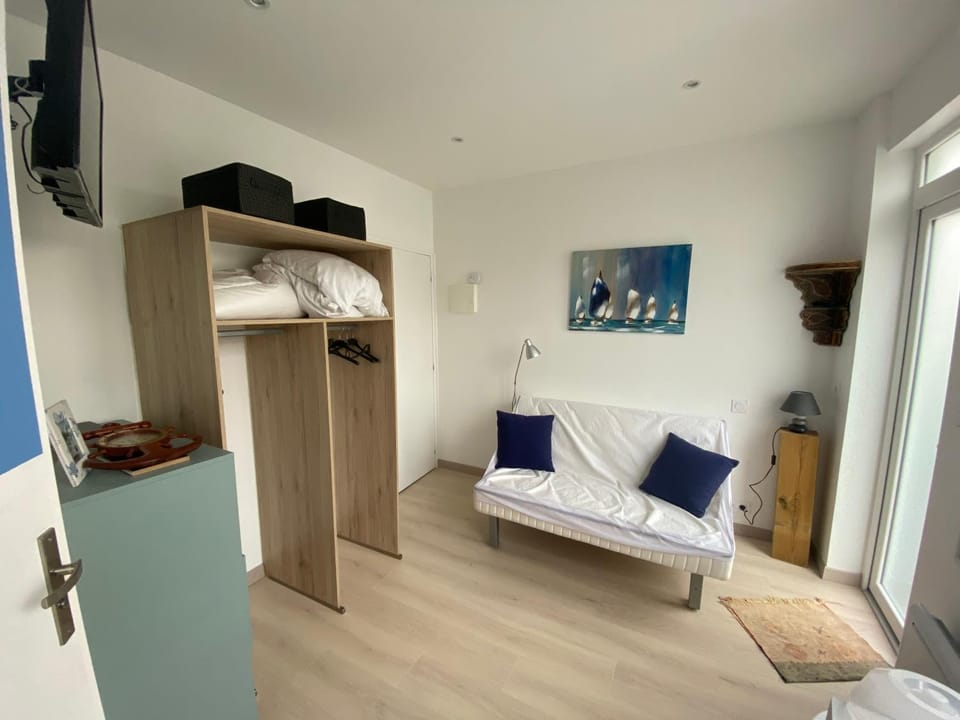 REF 114 Port-Louis studette avec vue sur jardin Apartment in Brittany