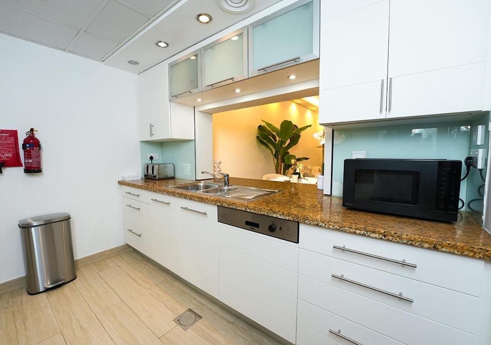 Kitchen or kitchenette, dishwasher