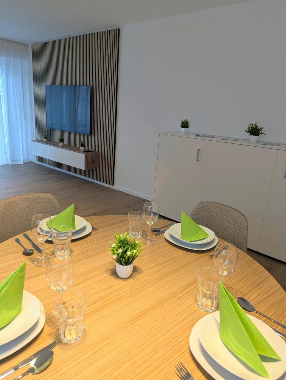 TV and multimedia, Food and drinks