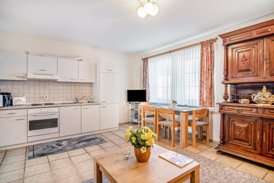 Property building, Kitchen or kitchenette, Living room