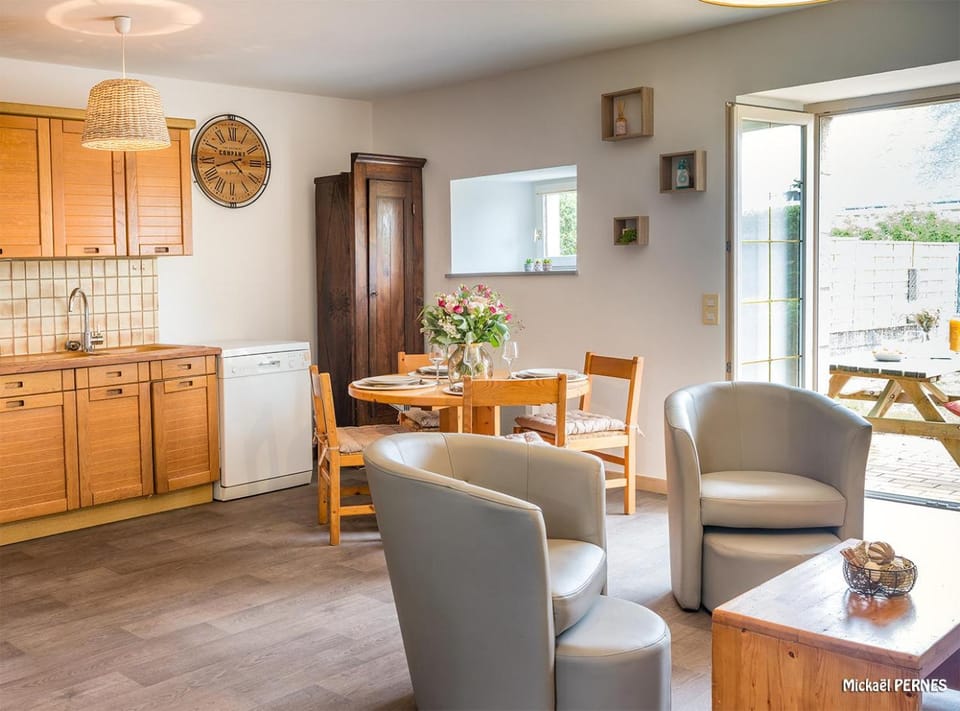 REF 302 Larmor Plage 3 longère type 3 avec jardin House in Finistere