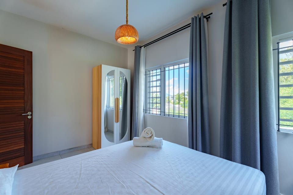 Bed, Bedroom, towels, wardrobe
