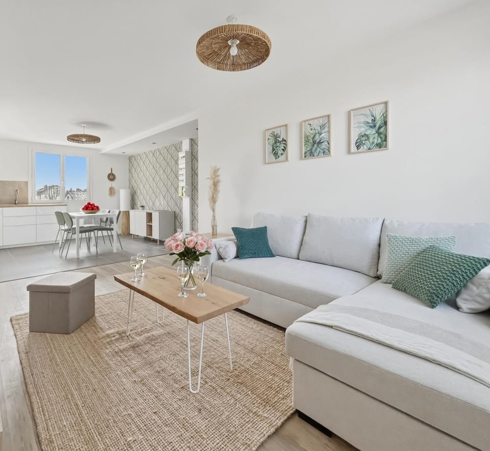 Living room, Dining area