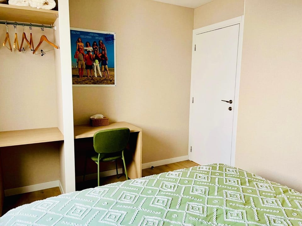 Bedroom, wardrobe