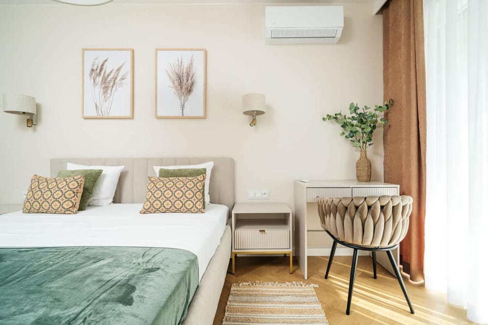 Bed, Bedroom, air conditioner