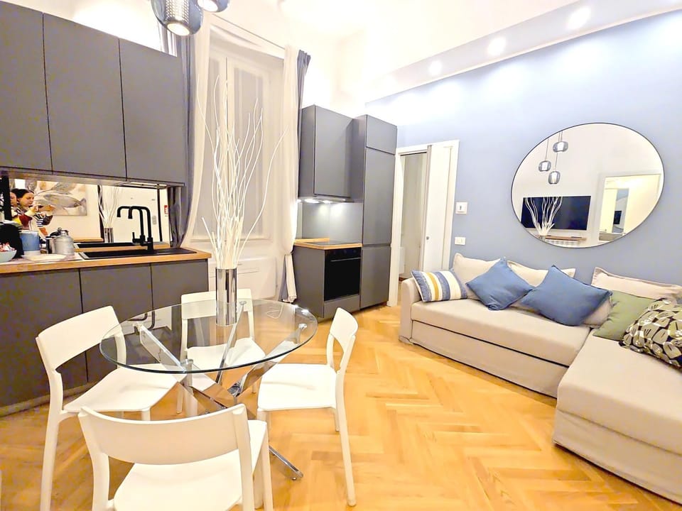 Kitchen or kitchenette, Living room, Seating area, Dining area