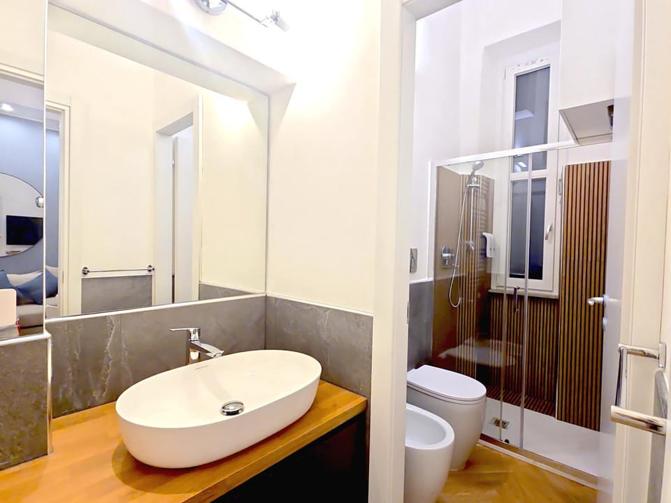 Shower, Toilet, Bathroom, bidet, towels