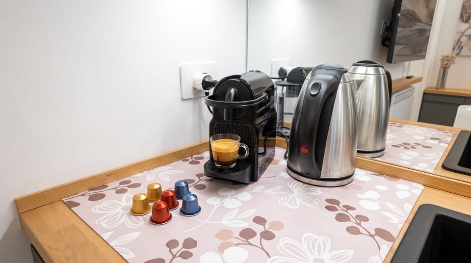 Coffee/tea facilities, Kitchen or kitchenette
