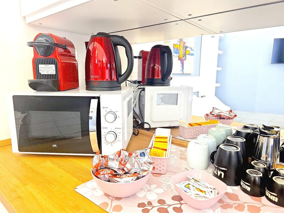 Coffee/tea facilities, Kitchen or kitchenette, oven