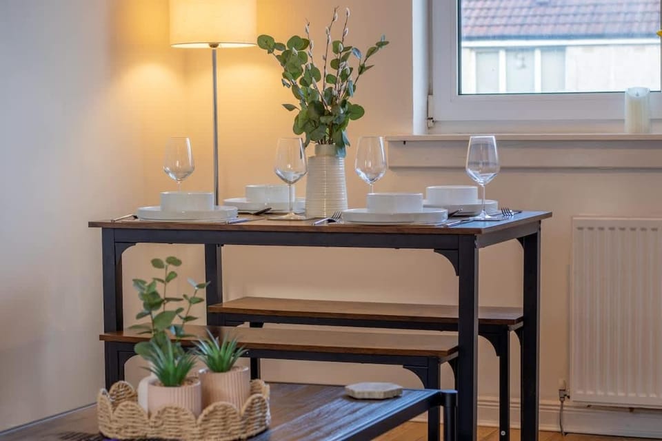 Raeburn House- 3 Bedrooms, 2 Bathrooms in Hamilton House in Hamilton
