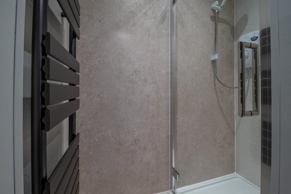 Raeburn House- 3 Bedrooms, 2 Bathrooms in Hamilton Apartment in Hamilton