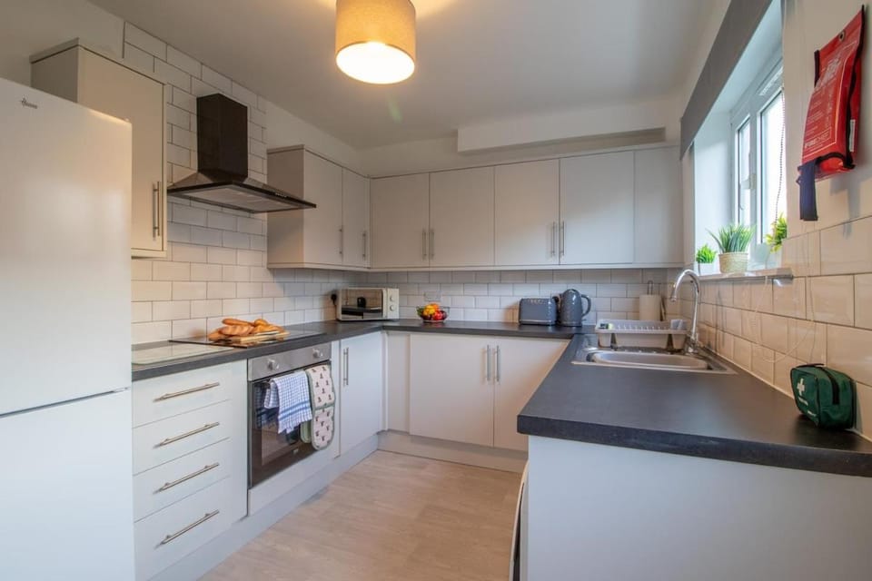 Raeburn House- 3 Bedrooms, 2 Bathrooms in Hamilton Apartment in Hamilton