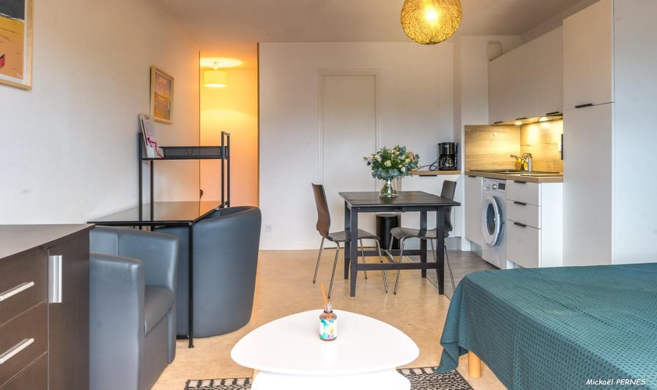 REF 117 Larmor Plage studio proche plage avec balcon Apartment in Finistere