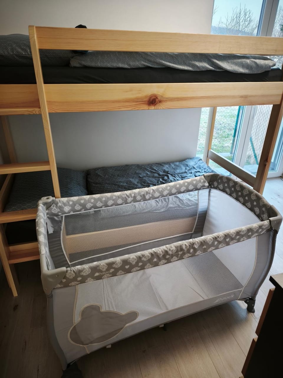 Bedroom, cot