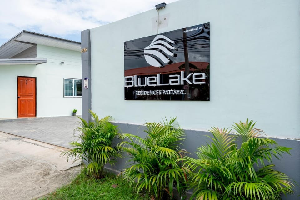 Day, Property logo or sign, Logo/Certificate/Sign, Street view