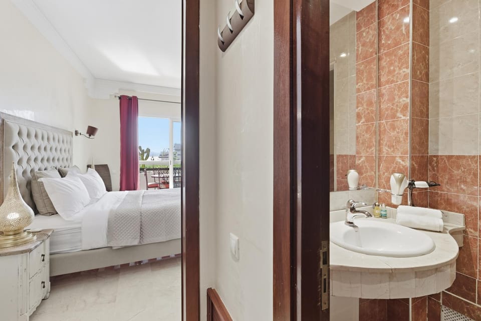 Bathroom, Photo of the whole room, Bedroom
