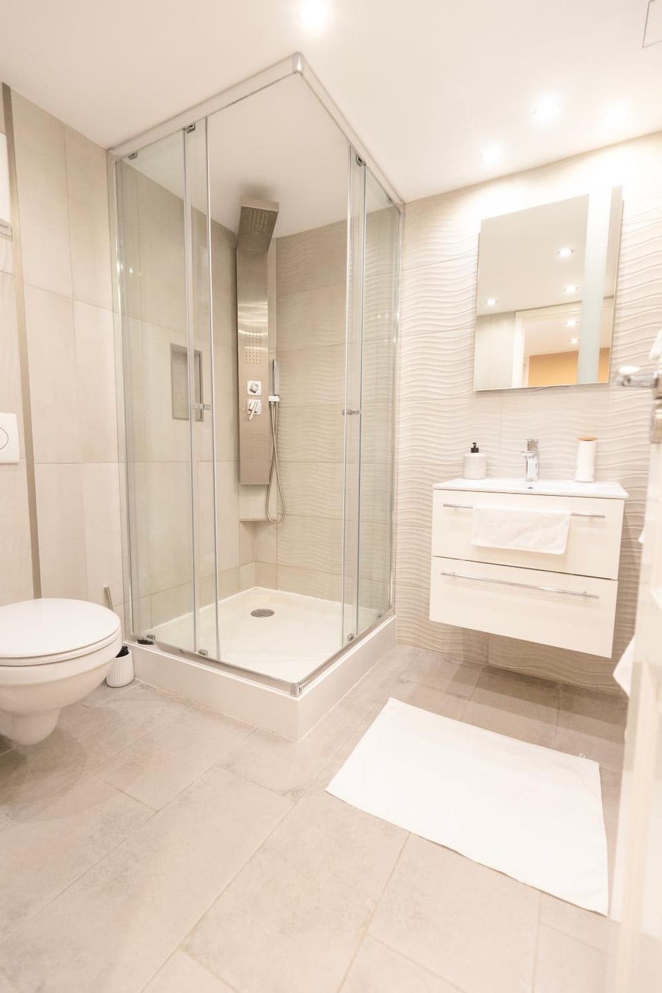 Toilet, Bathroom, towels