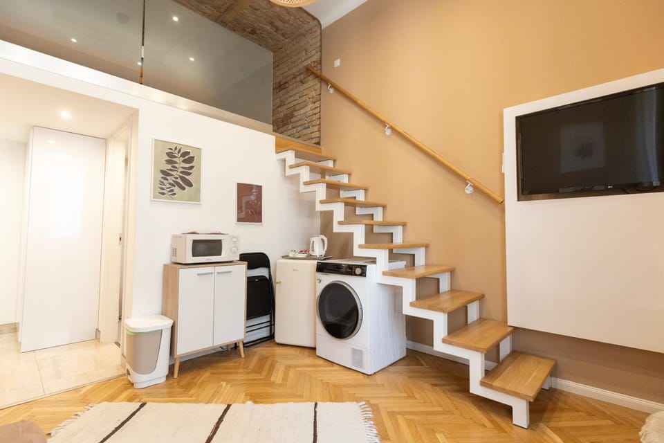 TV and multimedia, Photo of the whole room, microwave