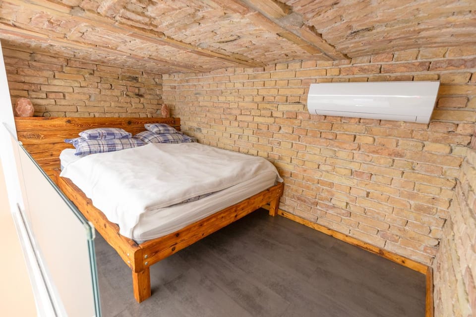Bed, air conditioner