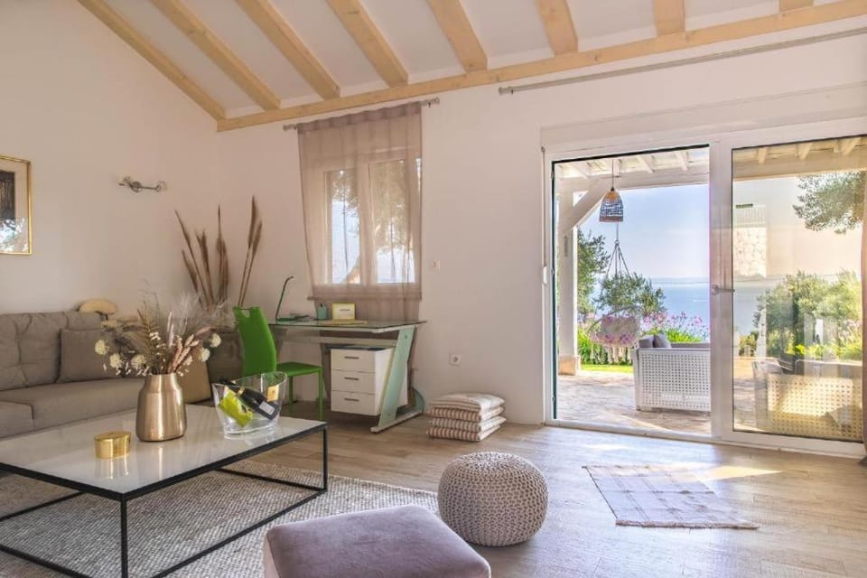 Villa Tamaris s privatnim bazenom 700m od mora Villa in Makarska