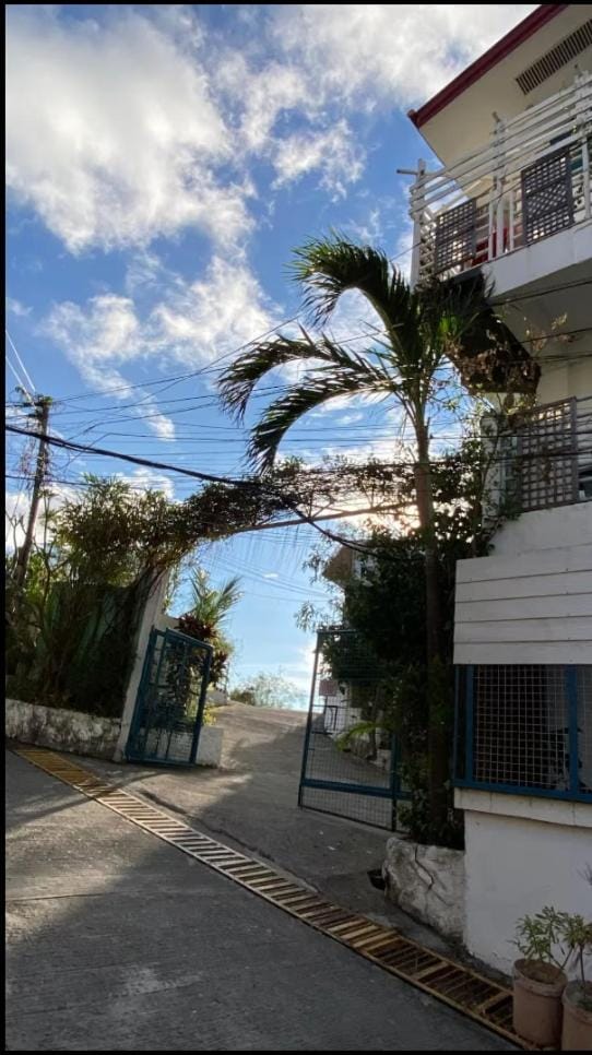 Urbiztondo Stay Near Miryenda & San Juan Surf Apartment in San Juan