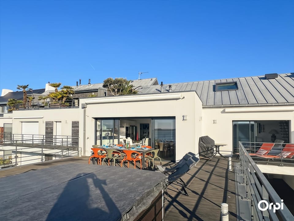 RÉF 402 Port Louis 5-room apartment with sea view Apartment in Brittany