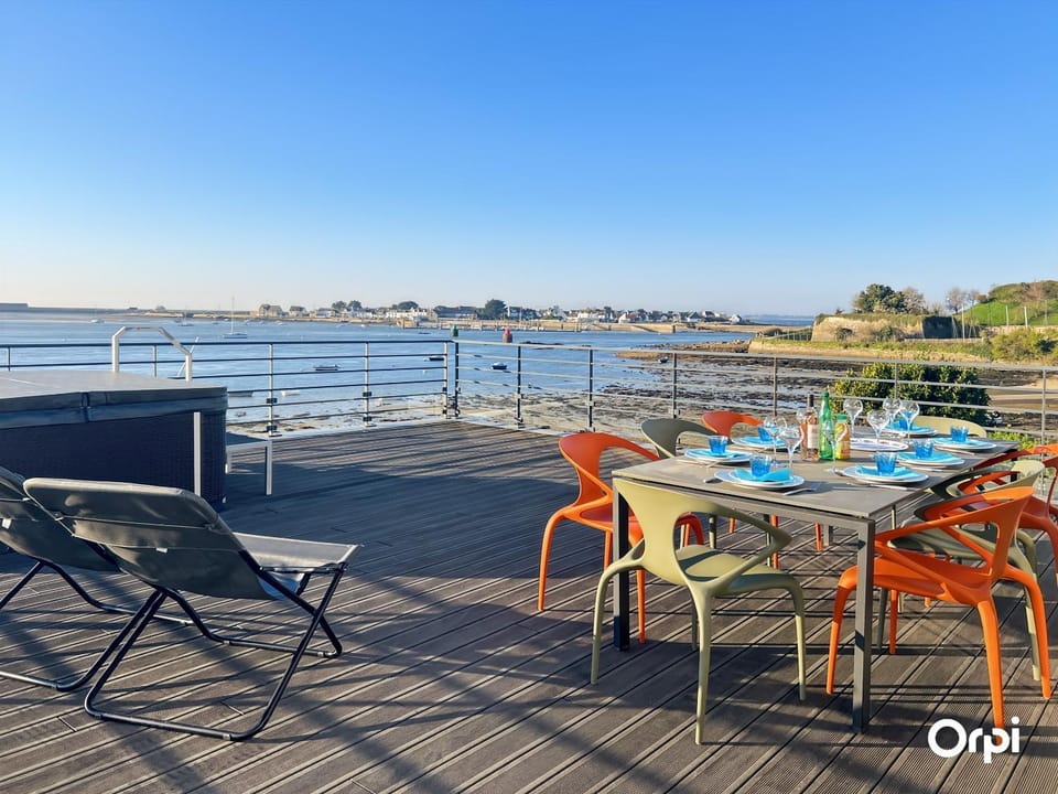 RÉF 402 Port Louis 5-room apartment with sea view Apartment in Brittany